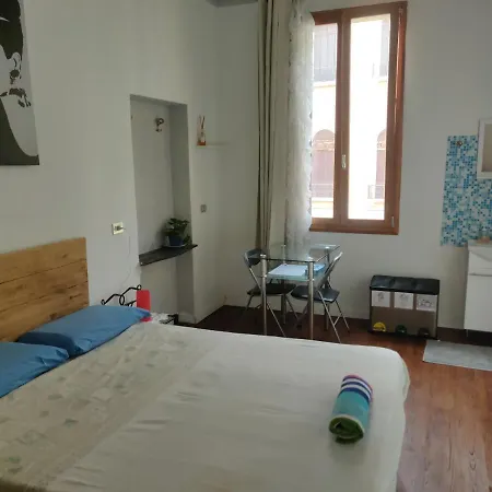 Archie's House Hostal *