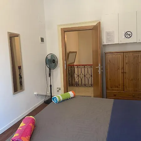 Archie's House Hostal