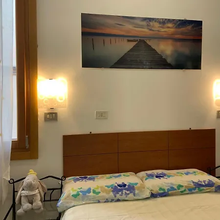 بيت شباب Archie's House البندقية