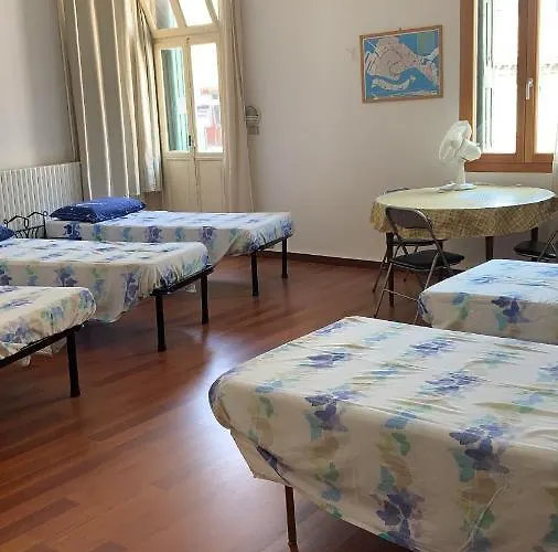Archie's House Hostel *