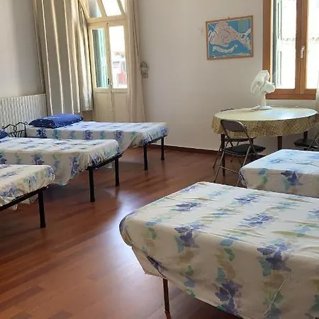 Archie's House Hostel *