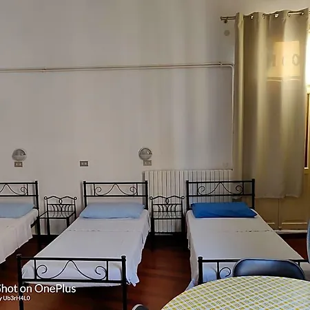 Archie's House Hostel *