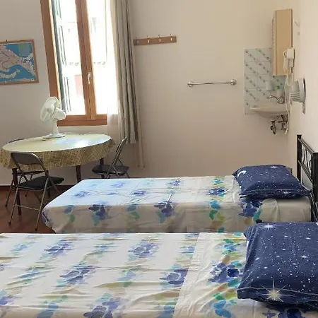 Archie's House Hostel Βενετία